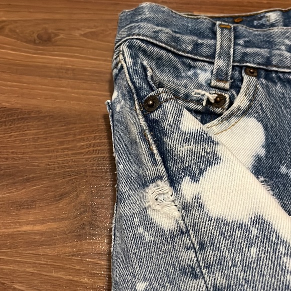 Levi’s bleach dye raw edge high waisted jean shorts - Picture 6 of 8